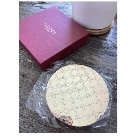 Authentic Gucci GG Monogram Compact Mirror By GUCCI Beauty - Picture 2 of 12